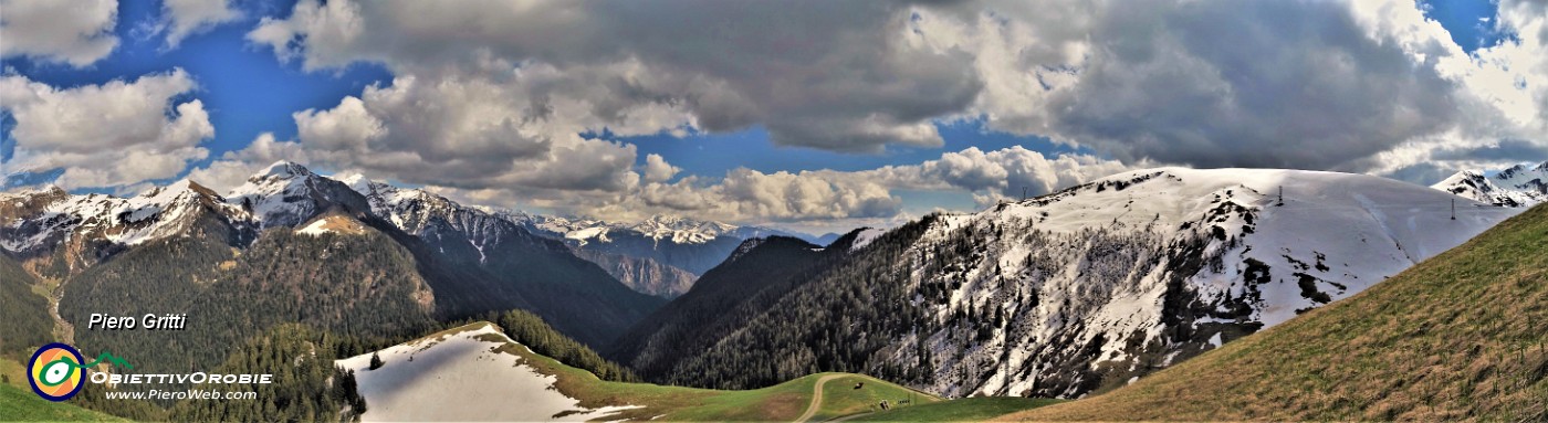 88 Ed ora dal dosso panoramico scendo alla strada.jpg